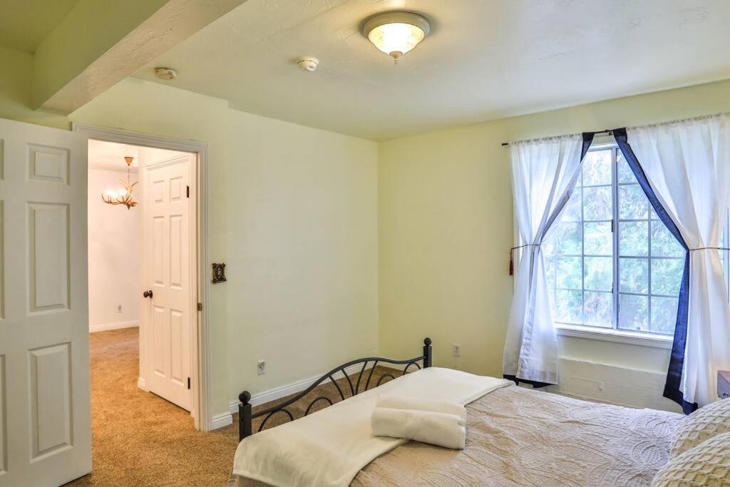 House - Arrowhead Chalet